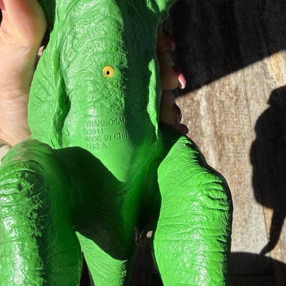 Maidenhead rubber dinosaur toys, green Tyrannosaurus Rex and a tan Velociraptor - Picture 4 of 10